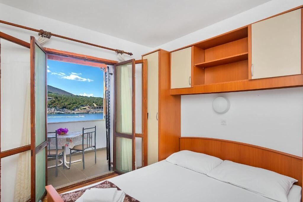 Apartment (A8)