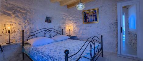 House | Iron/ironing board, free WiFi