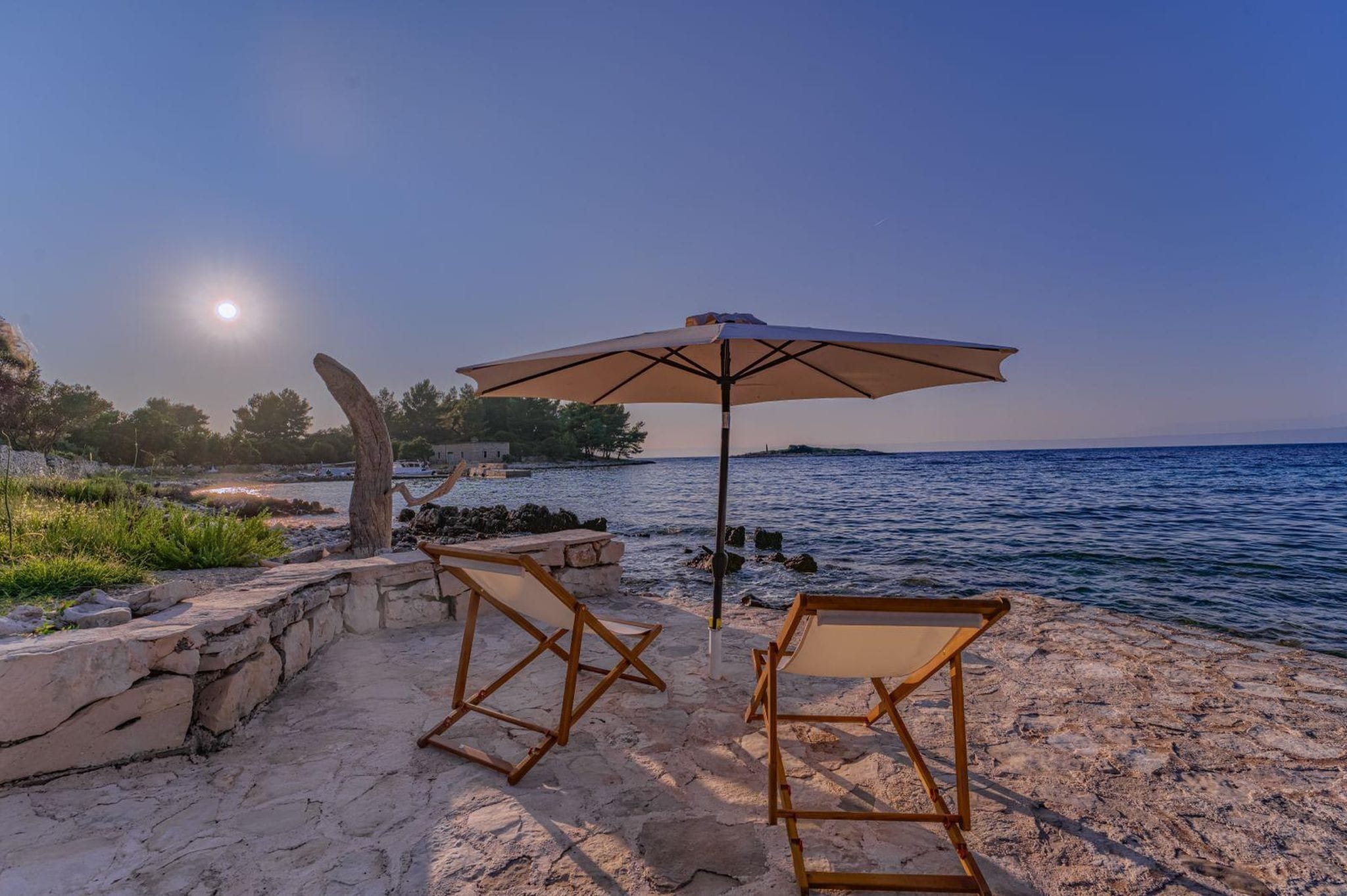 Beach nearby, beach towels