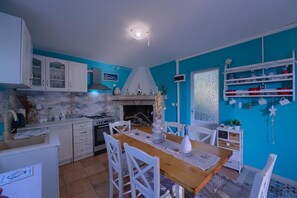 Refrigerador, horno, placa de cocina, cafetera expreso