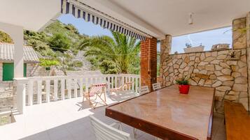 House | Terrace/patio