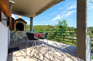 House | Terrace/patio