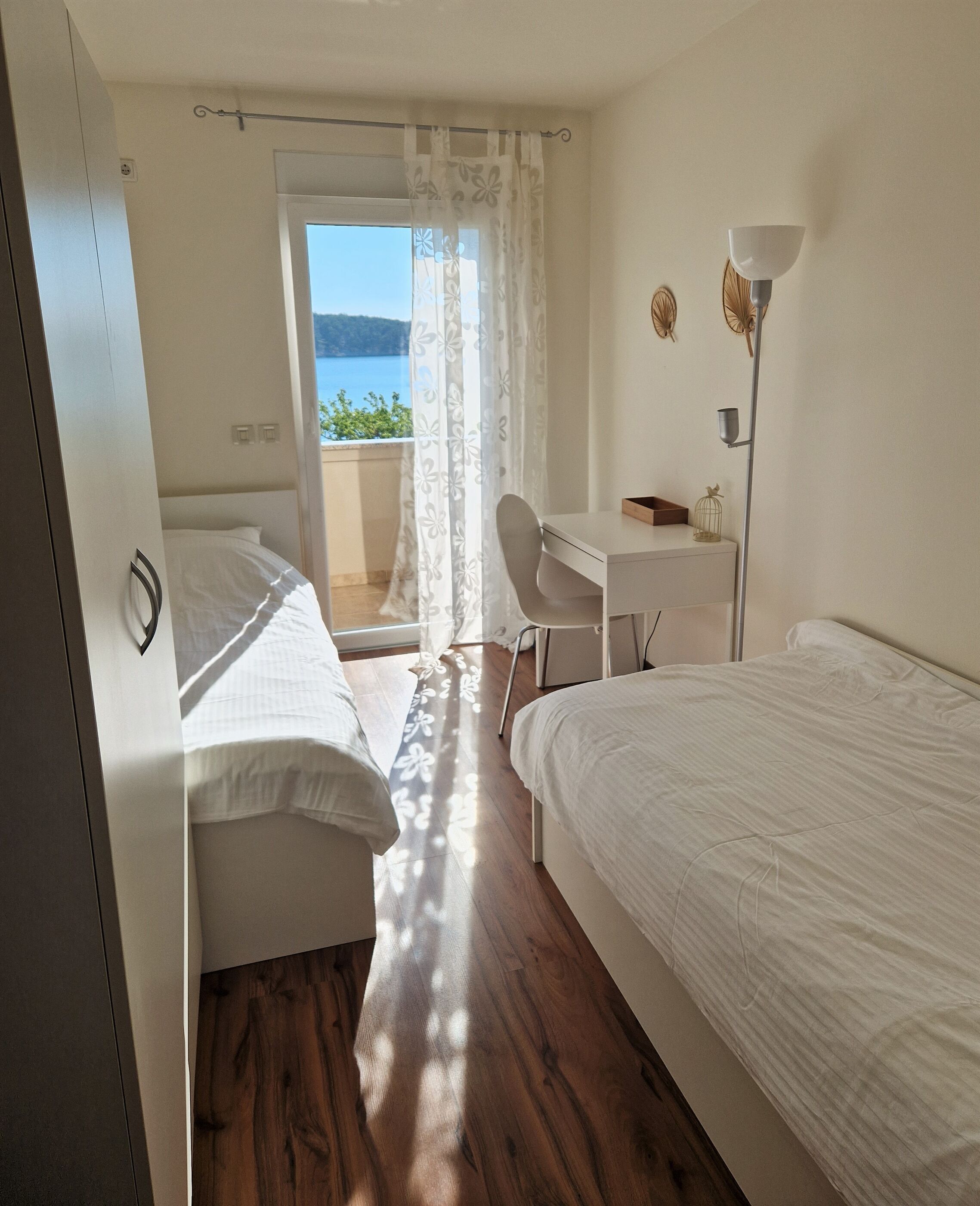 خزنة داخل الغرفة ومكواة/لوح كي وواي فاي مجانًا