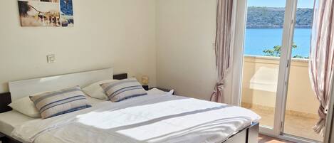 Apartment (A1) | In-room safe, iron/ironing board, free WiFi