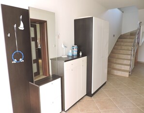 Apartment (A1) | Flur