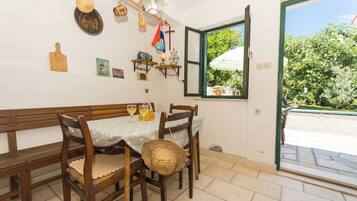 Apartment (A1) | Outdoor dining