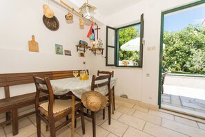 Apartment (A1) | Outdoor dining - Apartment Lorenzo (Seget)