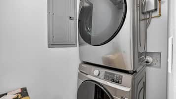 Casa, diversos llits, accés a la piscina, vistes al jardí (Evergreen Retreat) | Bugaderia