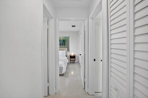 House, Multiple Beds, Pool Access, Garden View (Evergreen Retreat) - Evergreen Retreat Home for 7 (Oakland Park)