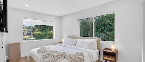 Casa, varias camas, acceso a la alberca, vista al jardín (Evergreen Retreat) | 3 habitaciones, decoración personalizada y muebles diferentes