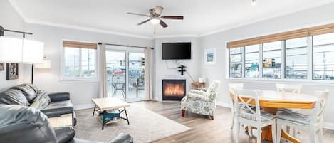 Smart TV, fireplace