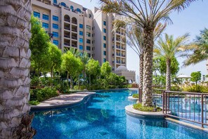 Pool - Luxury 2 BDR in Palm Jumeirah (Dubai)