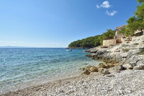 Beach nearby - House Robinzon Sea Beauty (Jelsa)