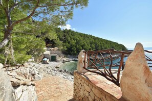 Courtyard - House Robinzon Sea Beauty (Jelsa)