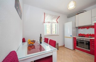 Apartamento (A1) | Cocina privada | Frigorífico, microondas, placa de cocina y hervidor eléctrico