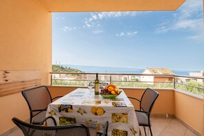 Apartment (A2) | Outdoor dining - Apartments Rejo (Dugi Rat)
