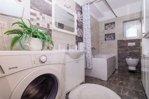 Apartment (A2) | Bathroom - Apartment MM (Okrug)