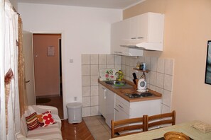 Apartment (A1) | Private kitchen - Apartment Madlena (Sibenik)