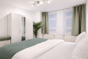 1 bedroom, iron/ironing board, WiFi, bed sheets - Cozy 2-room apartment with balcony, WiFi & Smart TV - fully equipped (Halle (Saale))