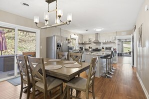 Dining - Smokin’ Blue Villa | Hot Tub, Fire Pit (Gatlinburg)
