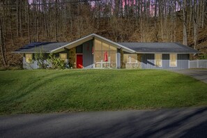 Exterior - Smokin’ Blue Villa | Hot Tub, Fire Pit (Gatlinburg)