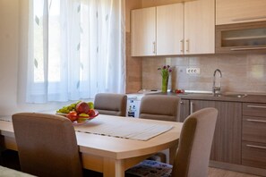 บ้านพัก | ครัวส่วนตัว | ตู้เย็น, เตาอบ, เตาประกอบอาหาร, เครื่องล้างจาน