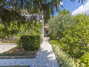 Apartment (A1) | Courtyard - Apartment Zeljka (Crikvenica)