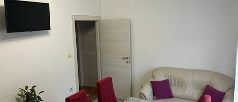 Apartment (A1) | Dining