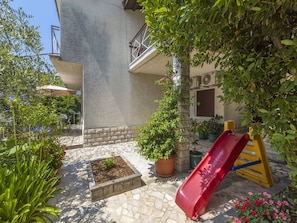 Courtyard - Apartment Zeljka (Crikvenica)