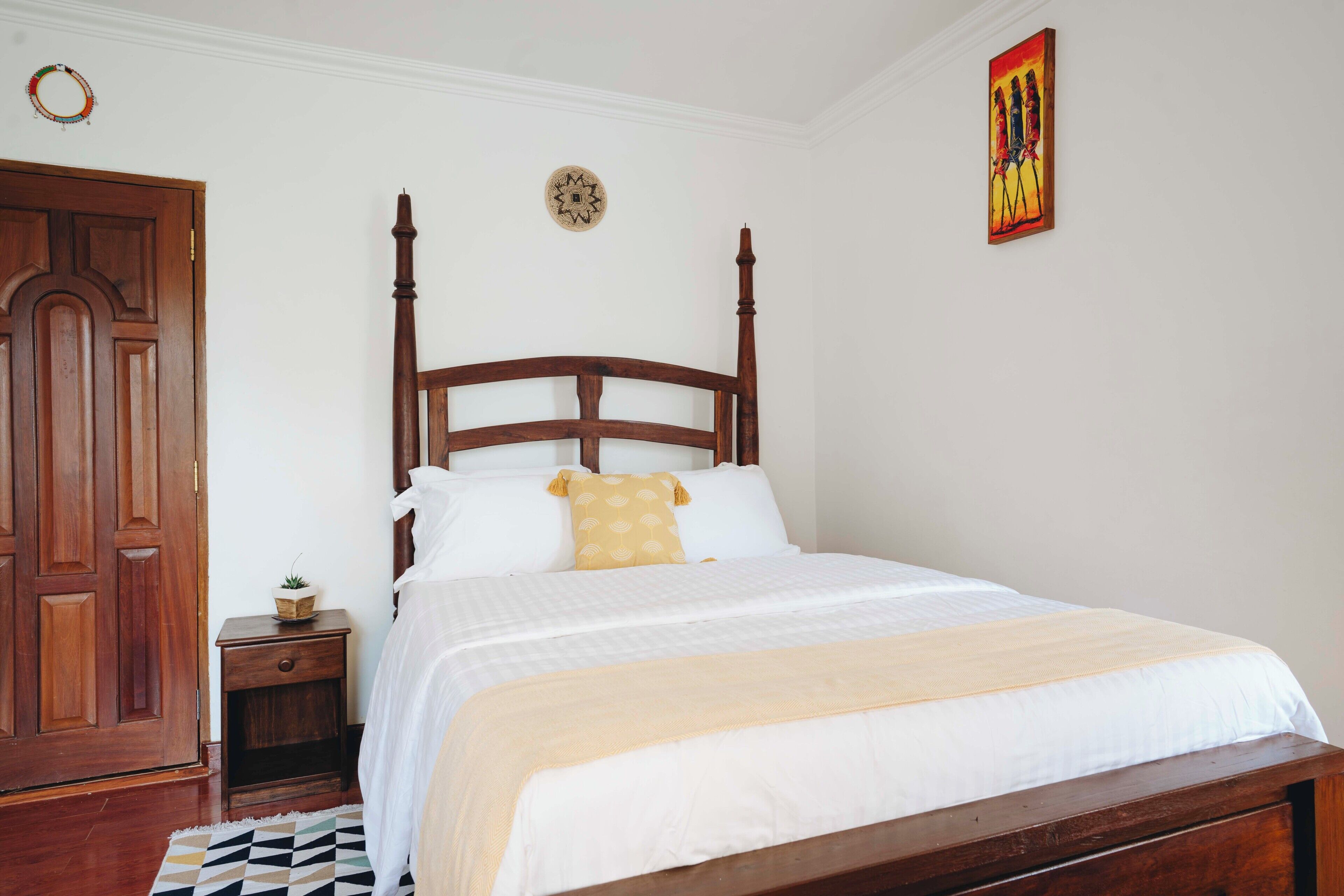 Deluxe Double Room, Pool View | Bathroom | Bathrobes, slippers, towels, soap