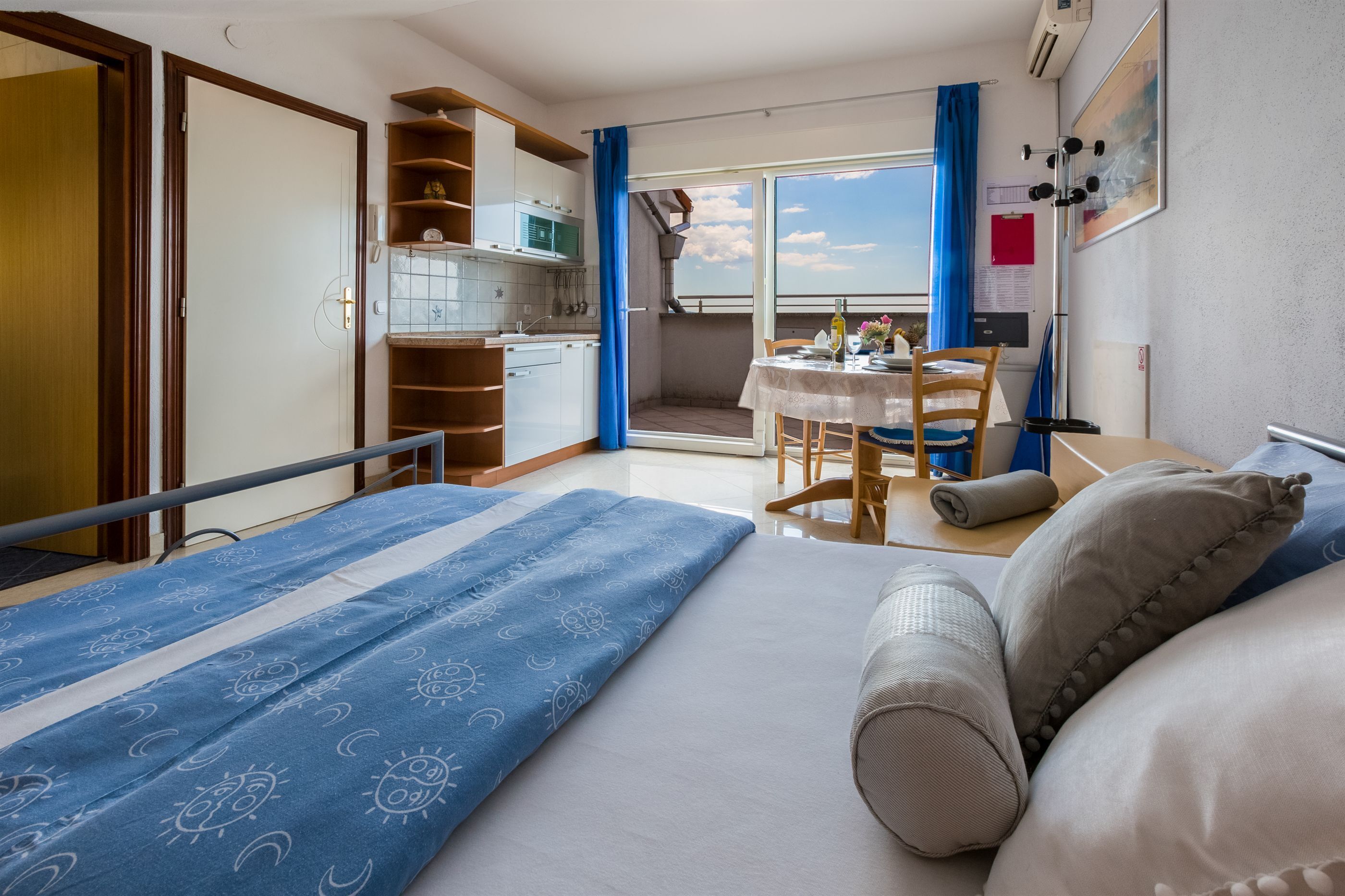 Studio (A4) | Interior