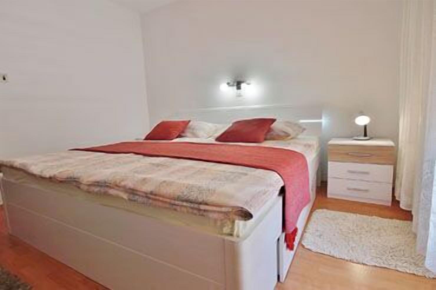 Apartment (A2)