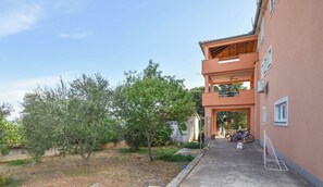 Courtyard - Apartments Mihaela (Pasman)