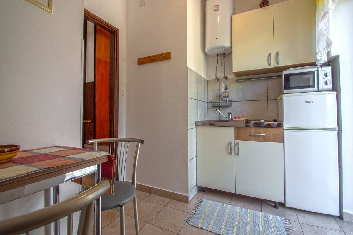 Căn hộ (A1) | Bếp riêng | Tủ lạnh, lò vi sóng, bếp nấu, dụng cụ pha espresso