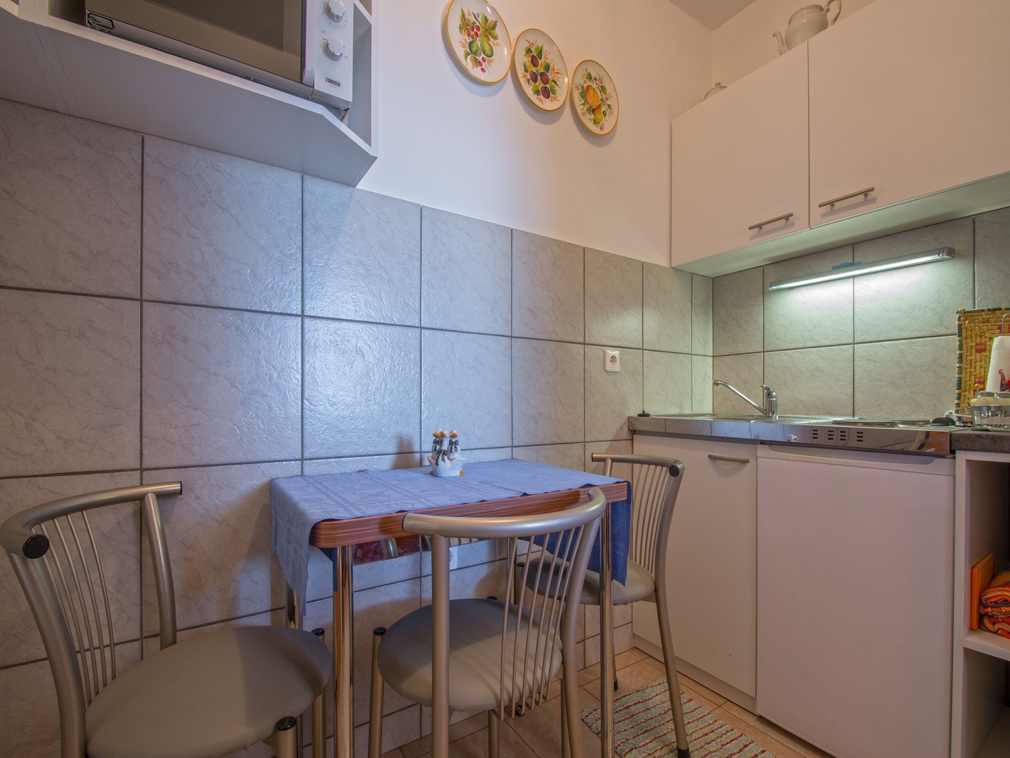 Apartment (A2) | Private kitchen | Fridge, microwave, stovetop, espresso maker
