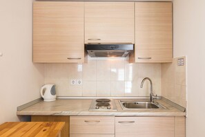 Studio (A1) | Private kitchen | Fridge, microwave, stovetop, espresso maker - Apartments Novoselic (Crikvenica)