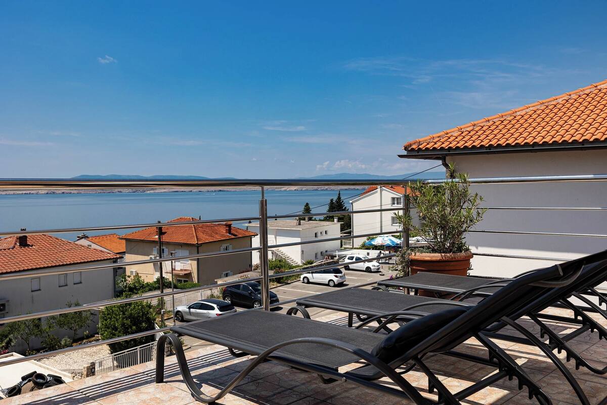 Apartment (A7) | Balcony