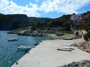 Beach nearby - Apartment Martina (Jelsa)