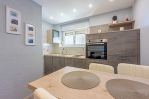 Apartment (A1) | Dapur peribadi | Peti sejuk, ketuhar gelombang mikro, ketuhar, dapur 