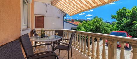 アパートメント (A1) | 屋外ダイニングエリア