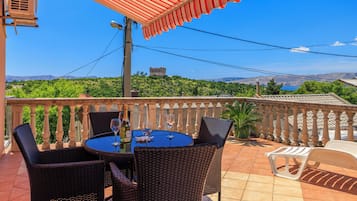 Apartment (A4) | Outdoor dining