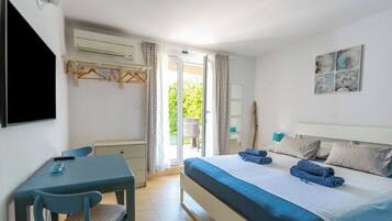 Room (S1) | Free WiFi