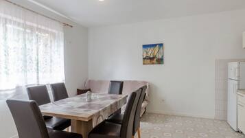 Apartment (A3) | Dining