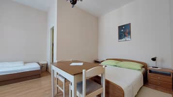 Room (S1) | Free WiFi