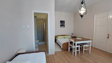 Room (S1) | Free WiFi