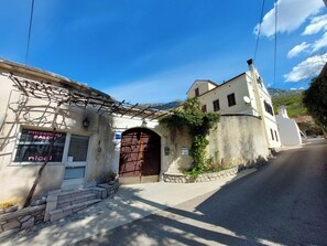 Building design - Rooms Nada (Vinodol)