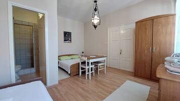 Room (S1) | Free WiFi