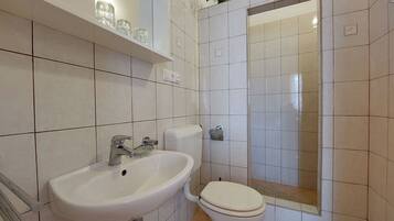 Room (S1) | Bathroom | Towels