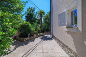 Courtyard - Apartment Villa Sara (Crikvenica)