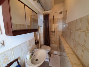 Studio (A3) | Bathroom | Shower - Apartments Badnje (Crikvenica)